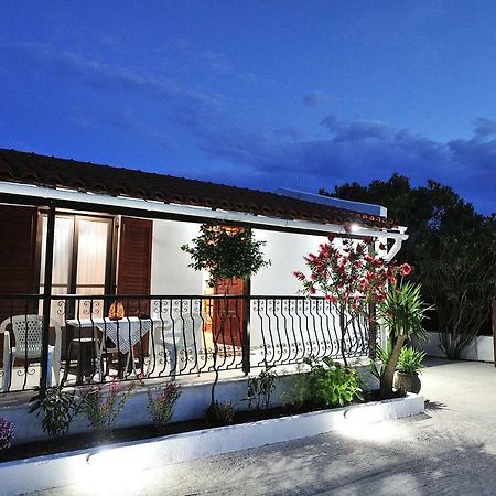 Anastazia Paradise Kolios Luaran gambar