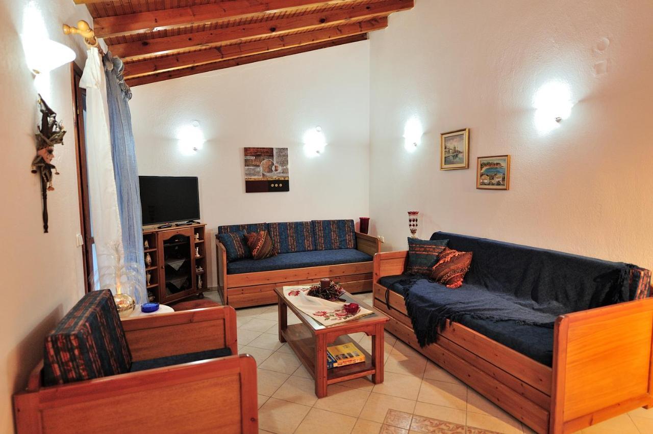 Anastazia Paradise Kolios Luaran gambar