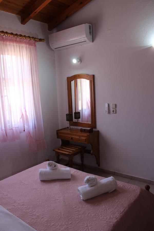 Anastazia Paradise Kolios Luaran gambar