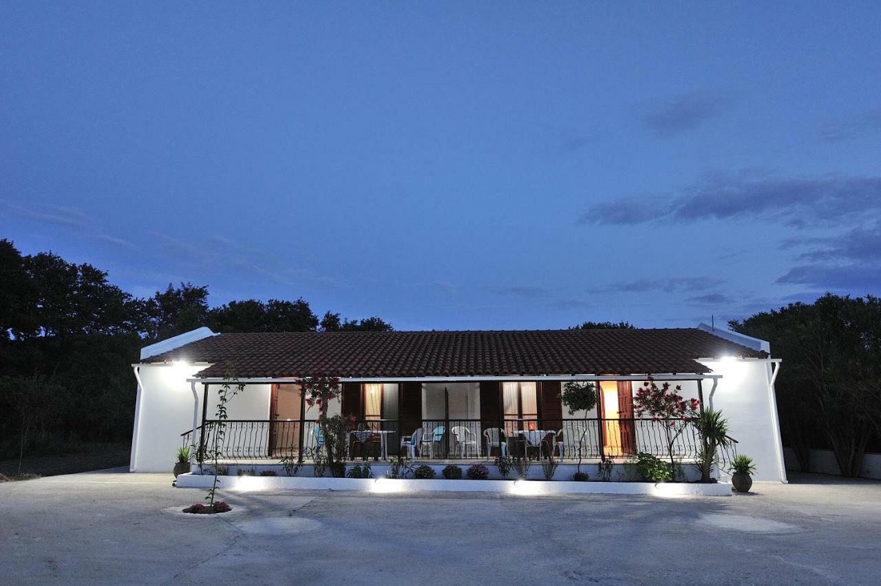 Anastazia Paradise Kolios Luaran gambar