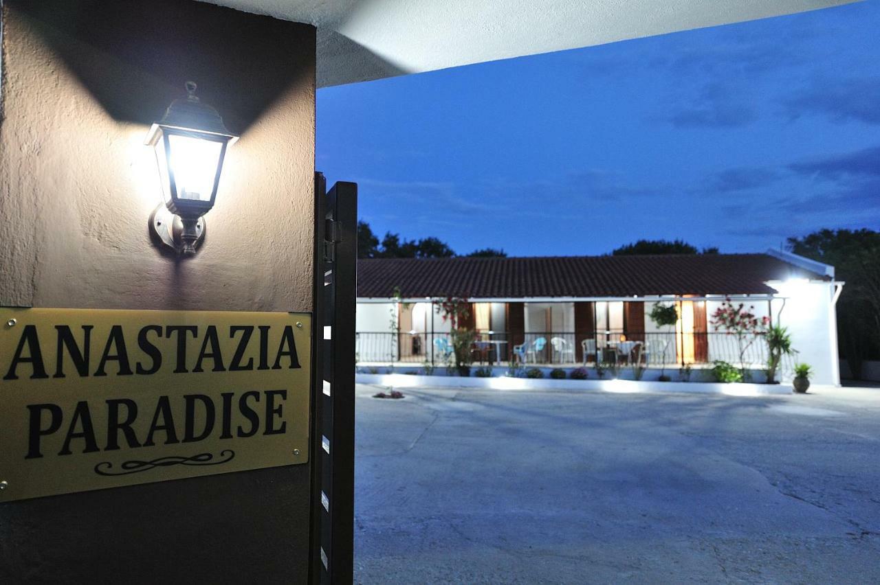 Anastazia Paradise Kolios Luaran gambar