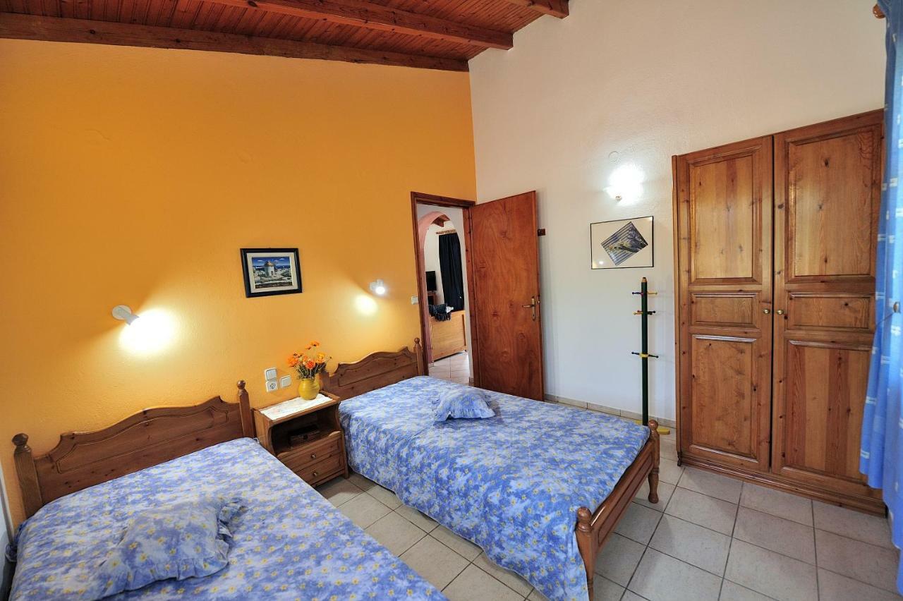 Anastazia Paradise Kolios Luaran gambar