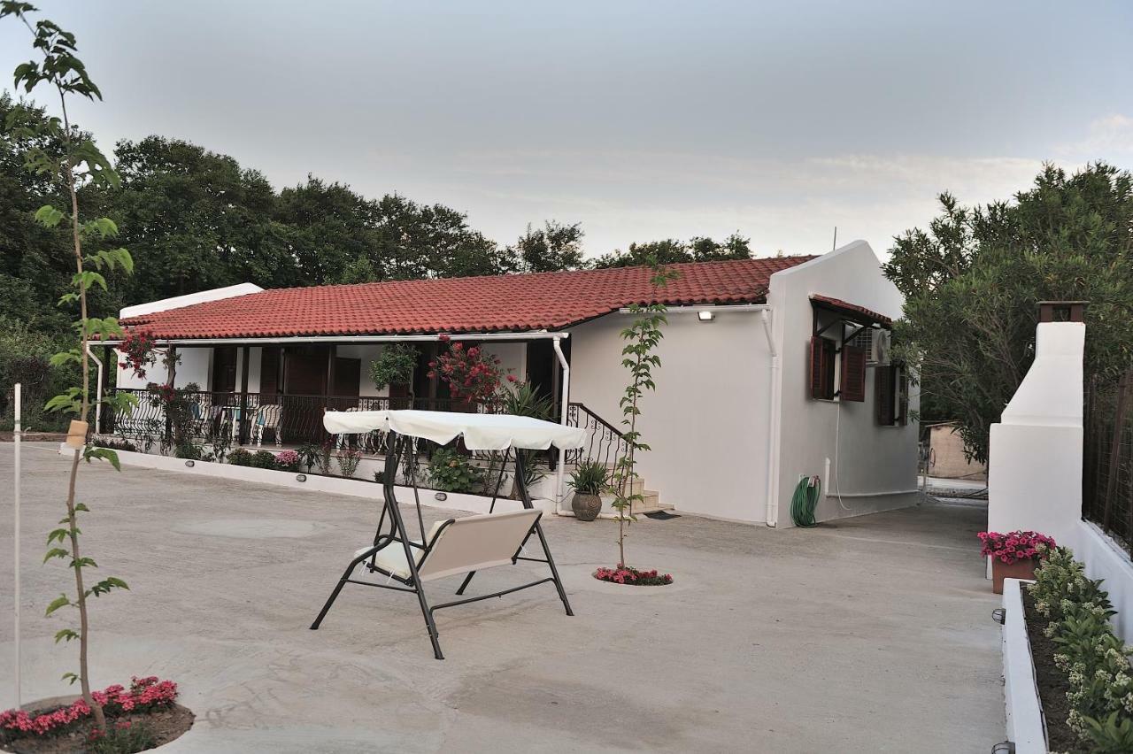 Anastazia Paradise Kolios Luaran gambar