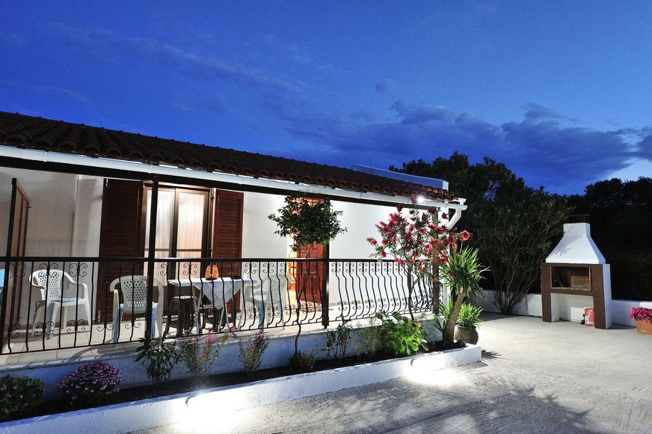 Anastazia Paradise Kolios Luaran gambar