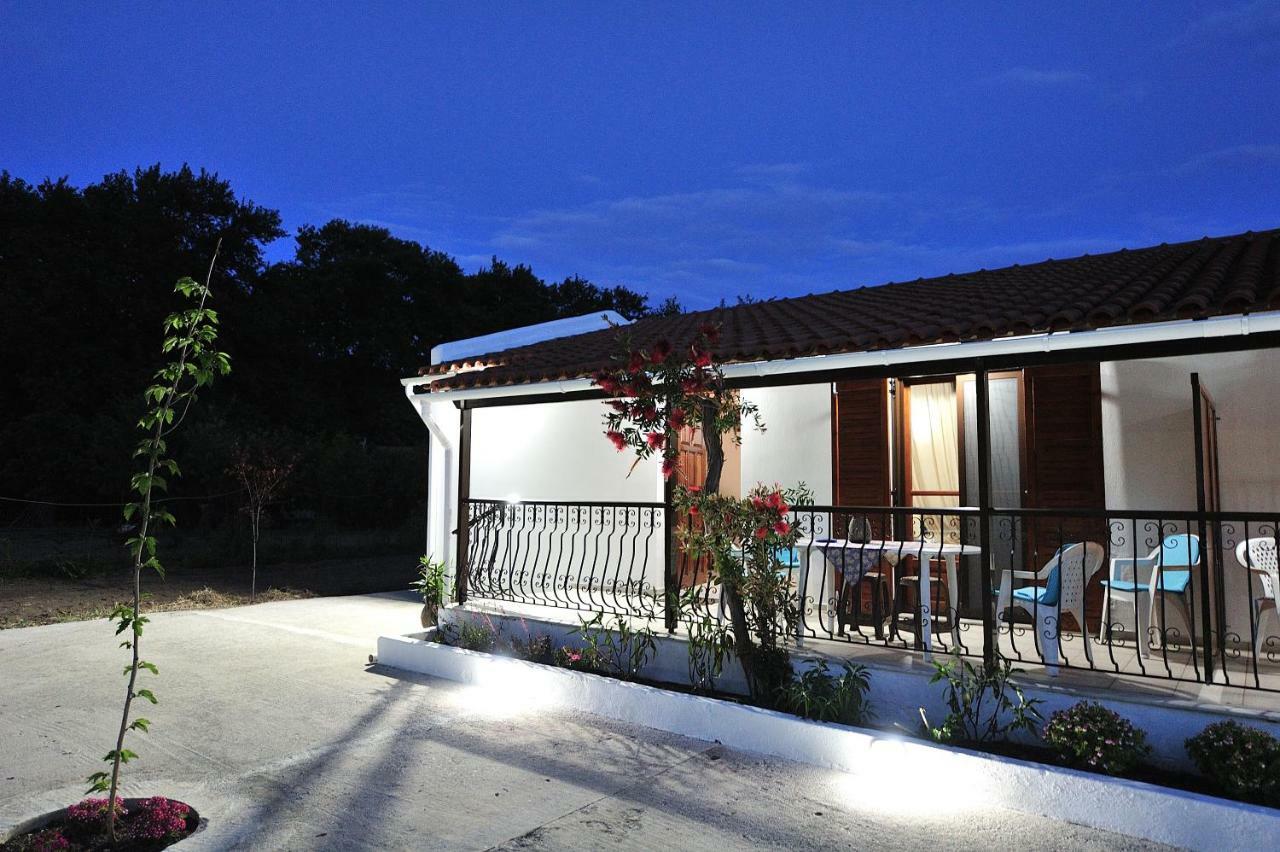 Anastazia Paradise Kolios Luaran gambar
